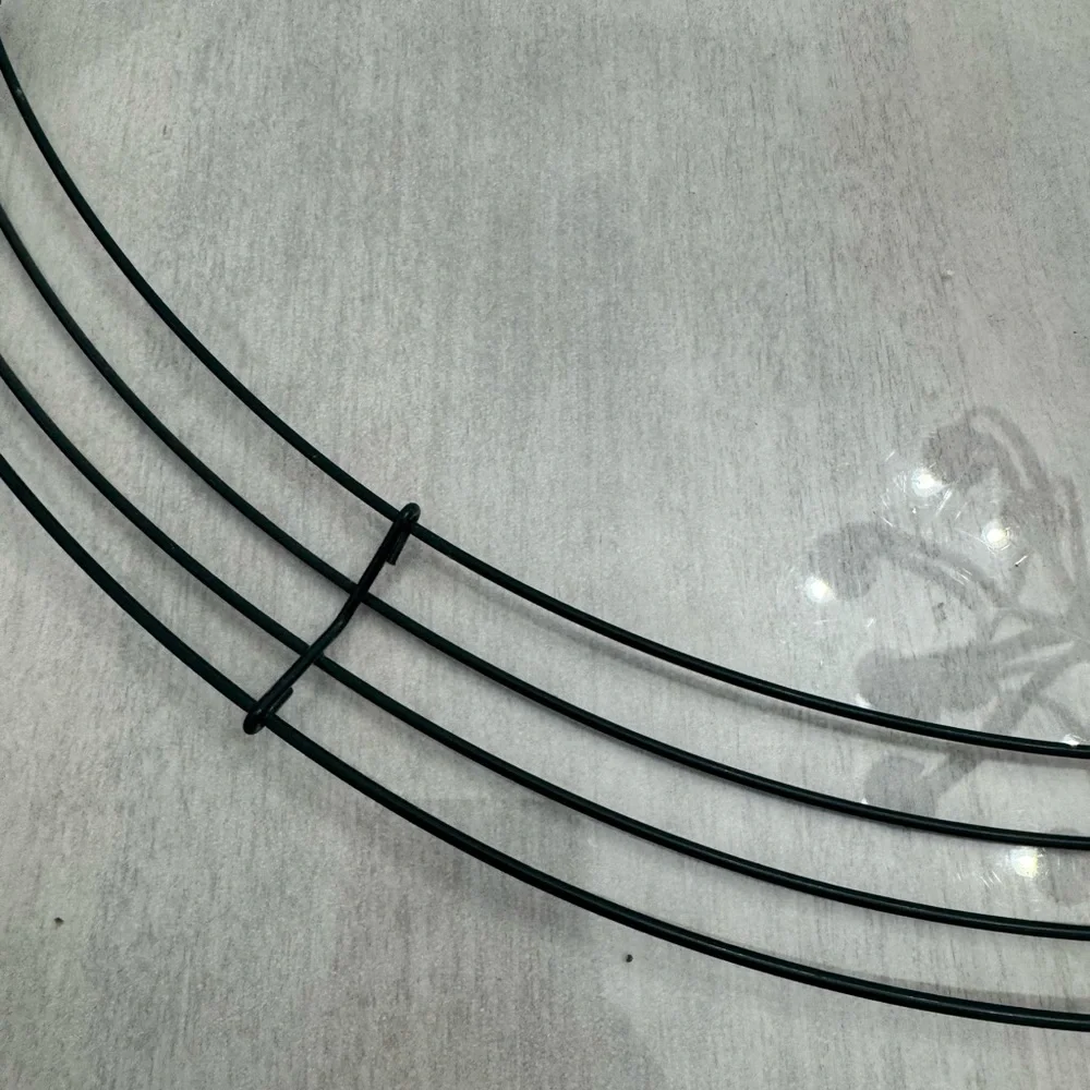 NWOT 20” Wire Holiday Floral Wreath Frame for Crafts